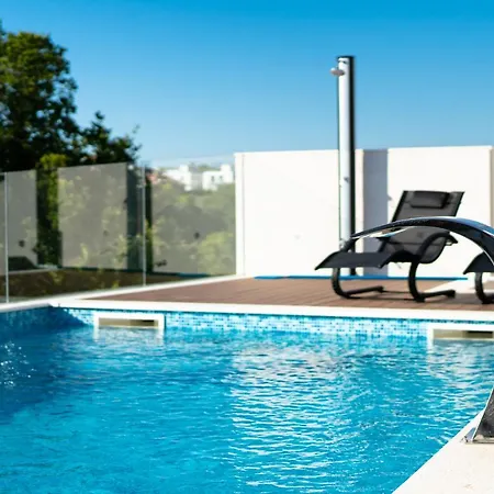 Lena Luxury Ii 자다르