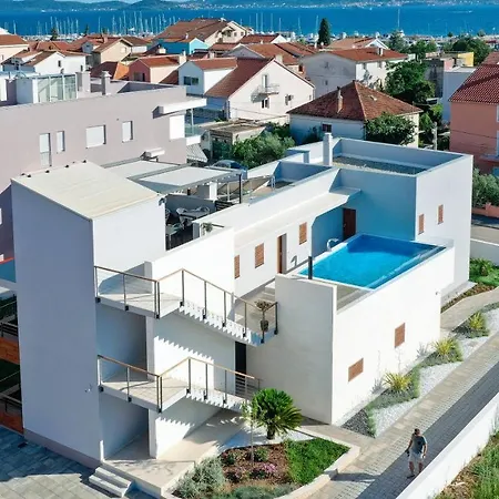 Lena Luxury Ii