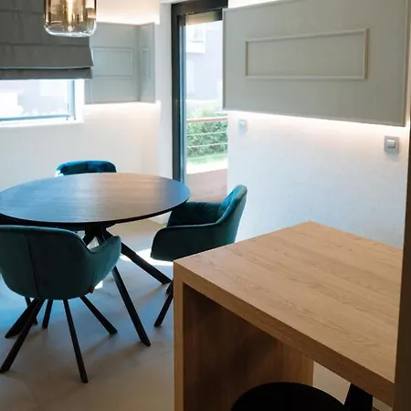 Lena Luxury Ii 자다르